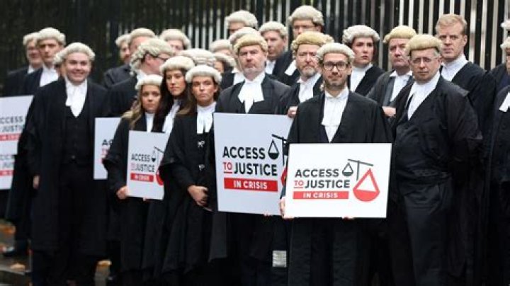 Is a barrister more qualified than a solicitor?