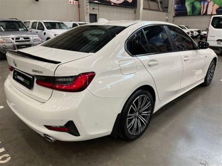 Is BMW 320i E90 a good car?