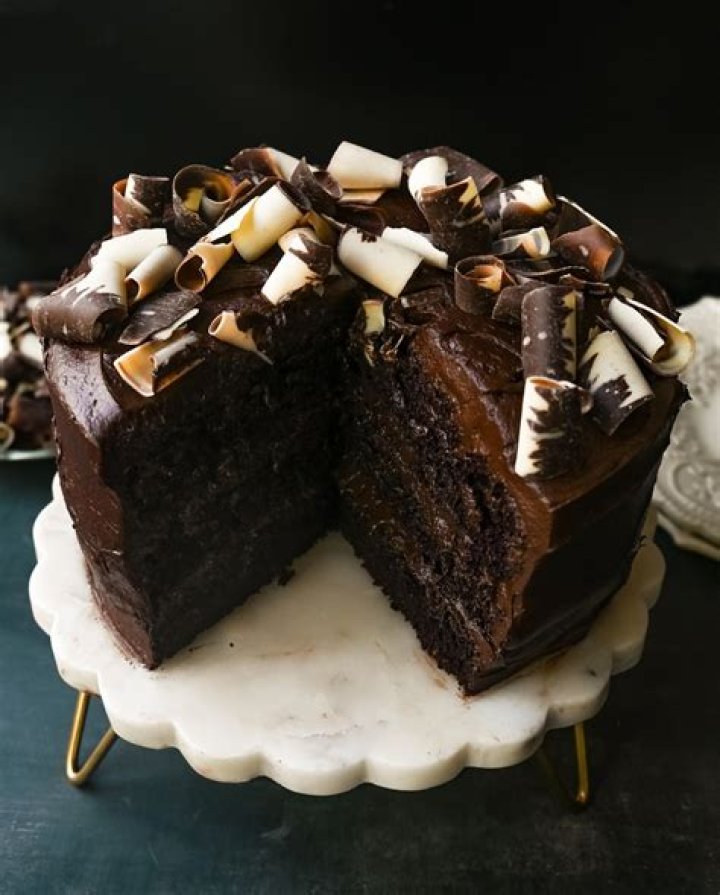 Is chocolate cake a compound?