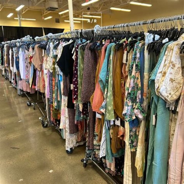 Is owning a clothing store profitable?
