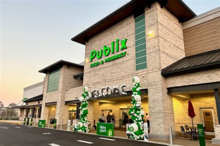 Is Publix open on Christmas Day?