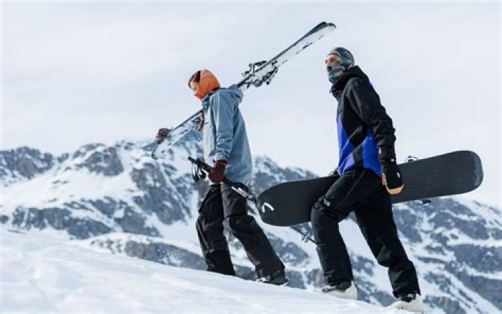 Is snowboarding or skiing worse for your knees?