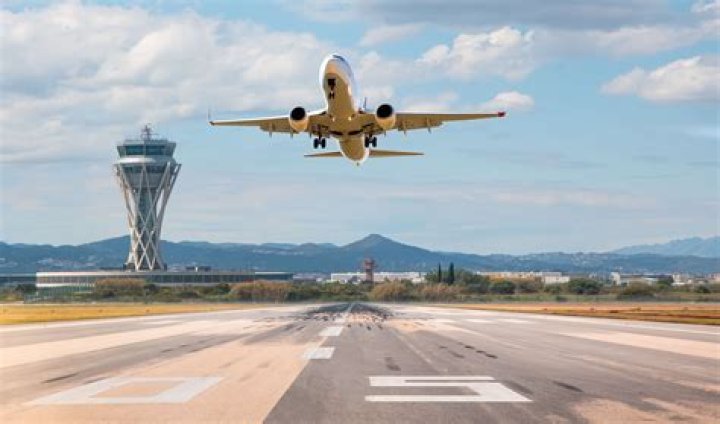 What airlines fly out of Topeka Regional Airport?