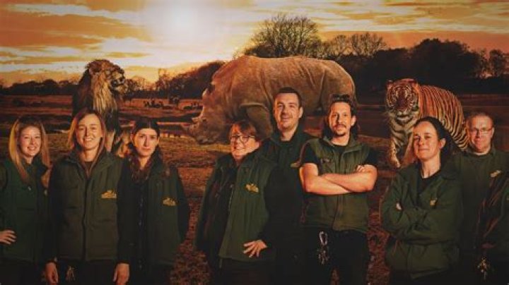 What are the hours of the Safari Park?