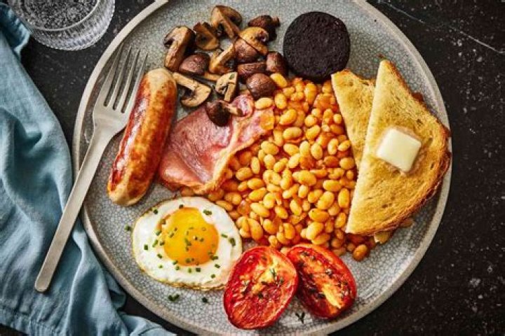 What are the items in an English breakfast?