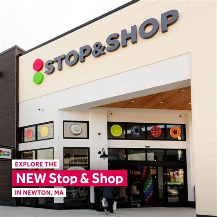What bank is going into Stop and Shop?