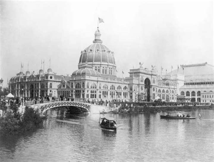What buildings still stand from the Columbian Exposition?