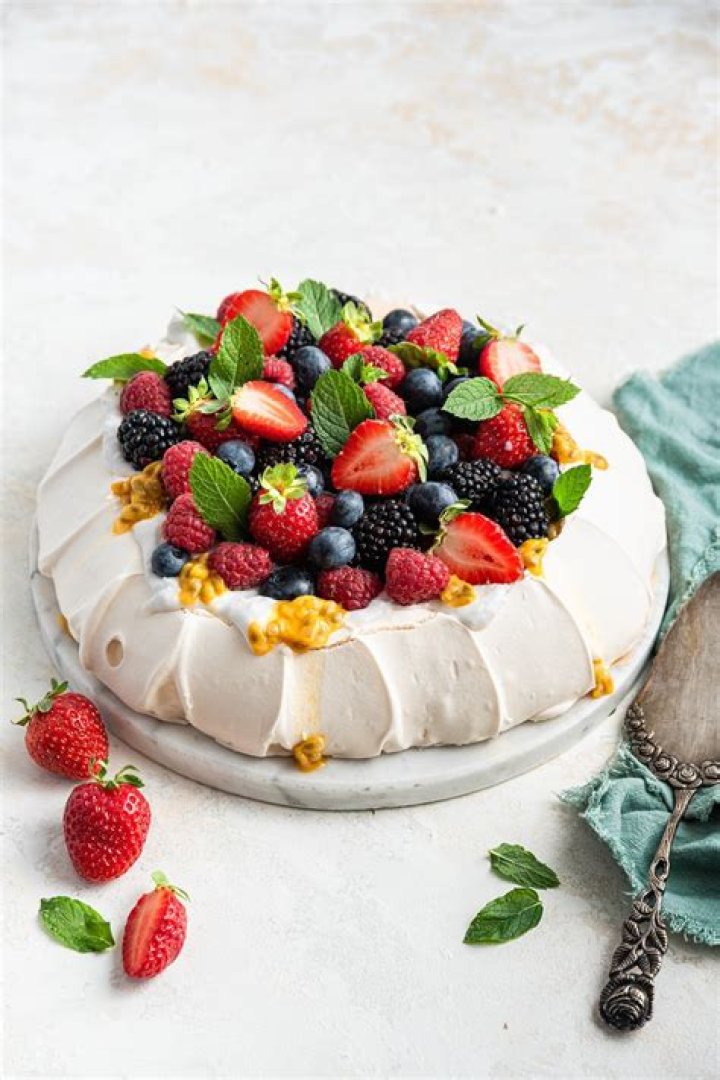 What can I use instead of cream for pavlova?
