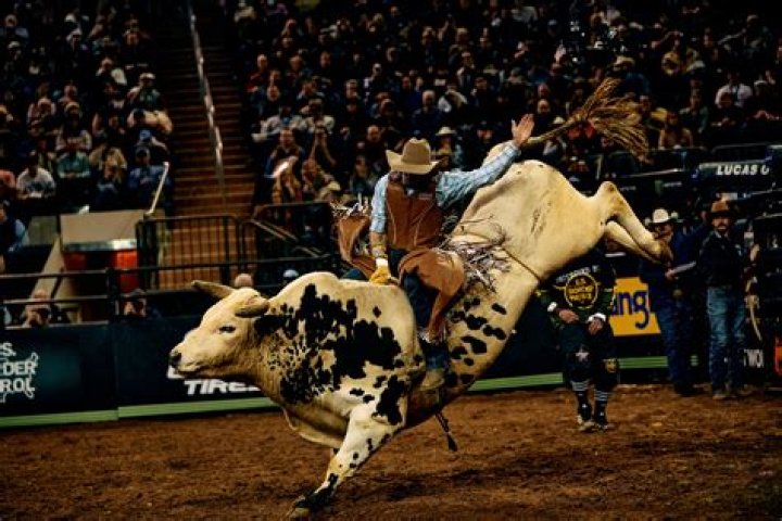 What channel is bull riding on tonight?