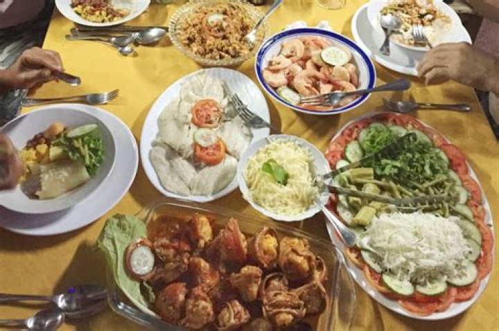 What do Cubans like eating?