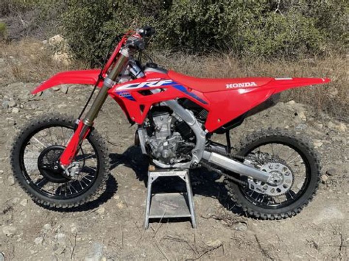 What does a 2006 CRF250R weigh?