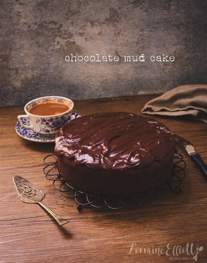 What does mud cake taste like?