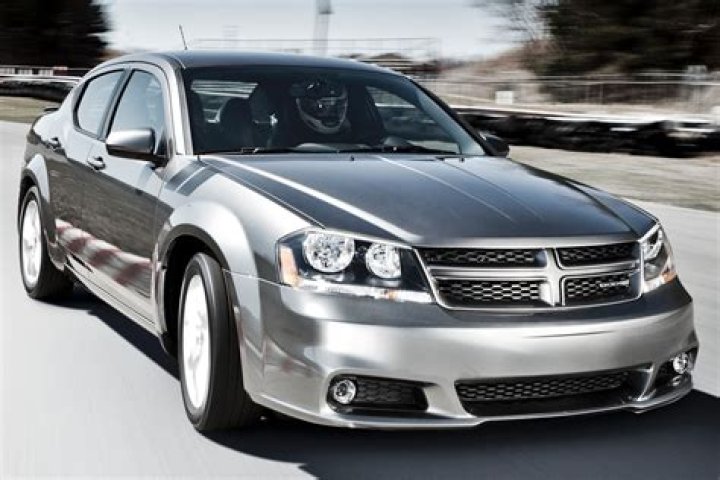 What engine is in a 2013 Dodge Avenger RT?