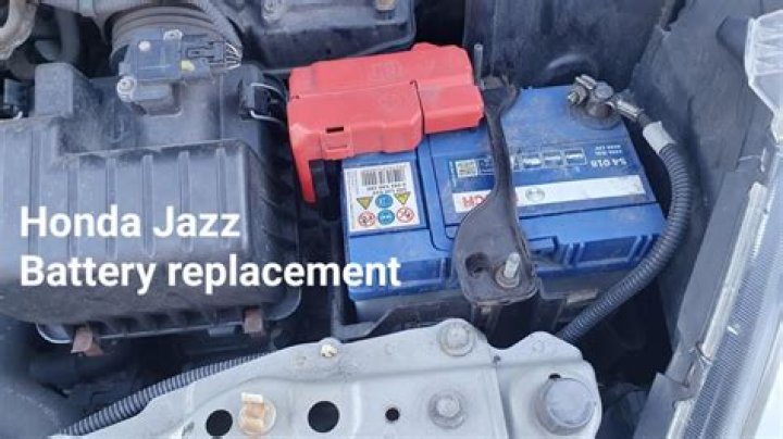 What engine is in Honda Jazz 2004?