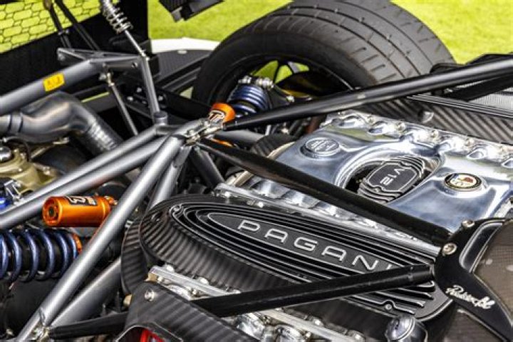 What engine is in the Pagani Huayra?