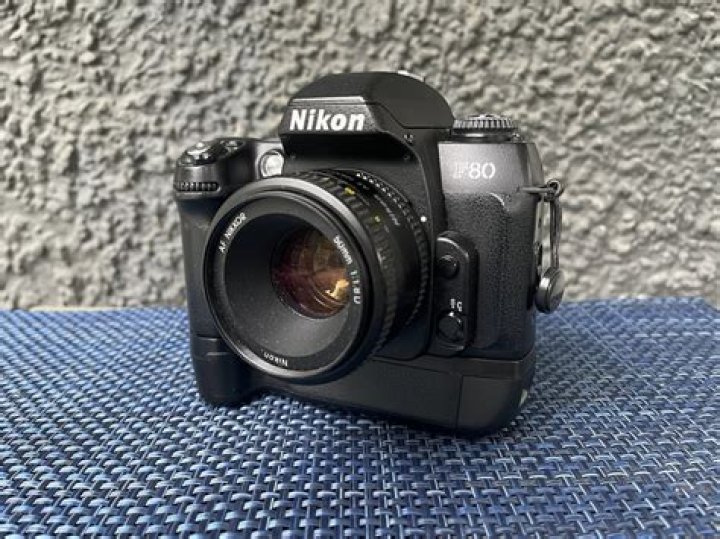 What film does Nikon F65 use?