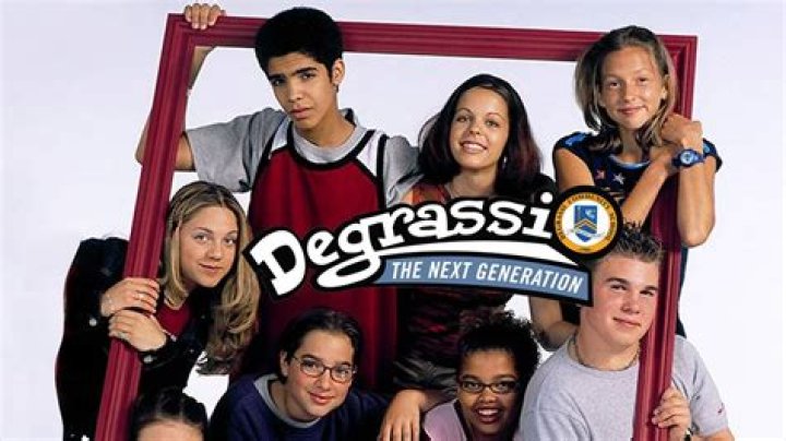 What happened in Season 1 of Degrassi?