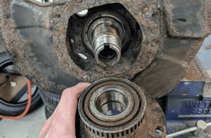 What happens if a wheel bearing fails while driving?