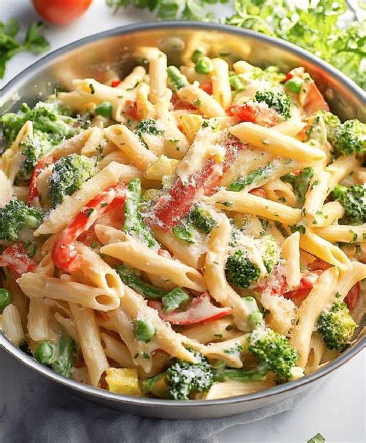 What is primavera sauce made of?