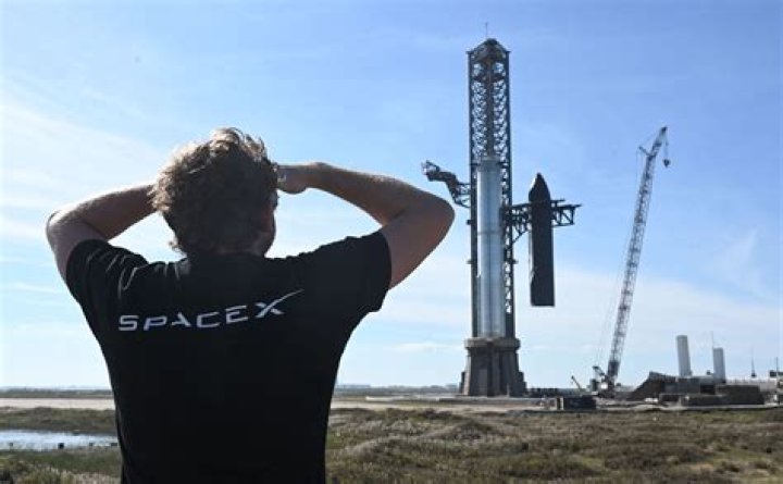 What is SpaceX and how does it work?