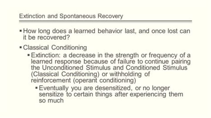 What is the difference between extinction and spontaneous recovery