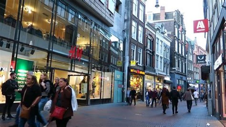 What is the main shopping street in Amsterdam?