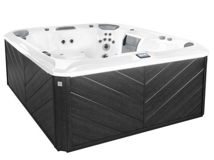 What is the pH level in a hot tub