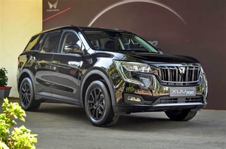 What is W10 in XUV 500?