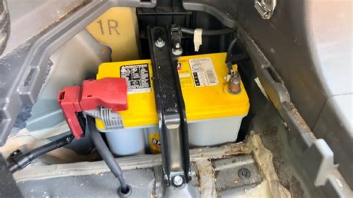 What kind of battery does a 2006 Acura TL take?