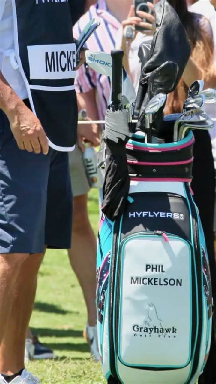 What kind of golf bag does Phil Mickelson use?