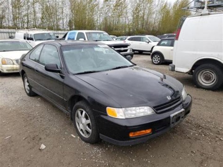 What kind of oil does a 1995 Honda Accord take?