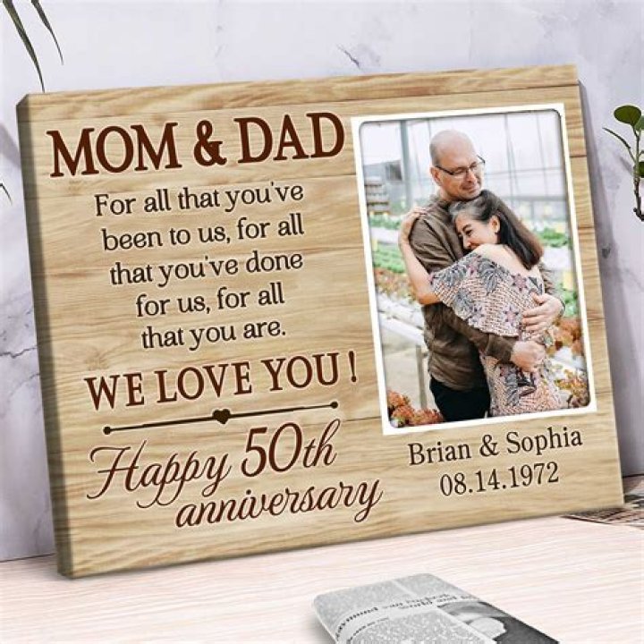 What should I gift to my husband on anniversary?