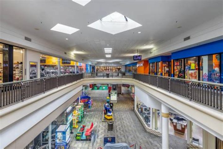 What stores are in Millbury Plaza?