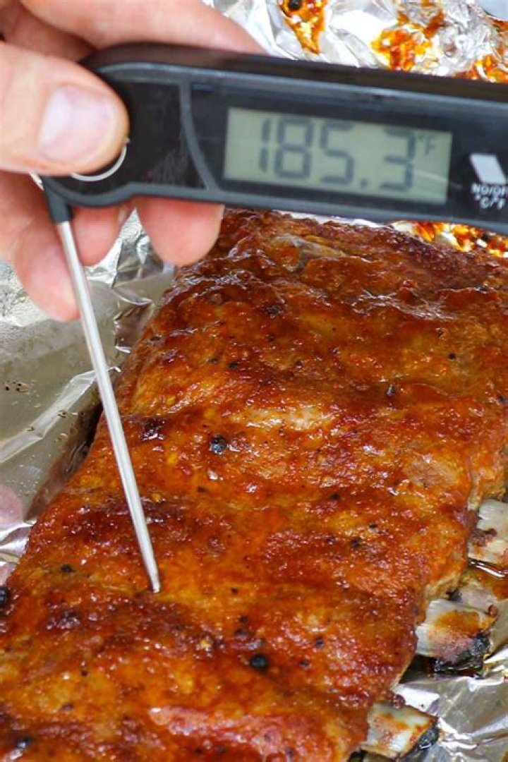 What temperature should pork ribs be grilled to?