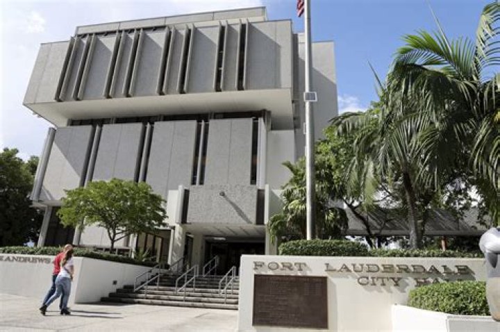 What time does the Fort Lauderdale building department open?