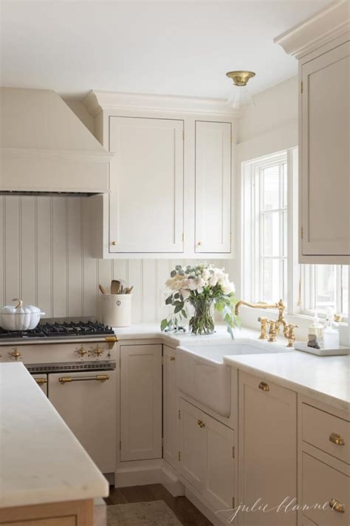 What Wall Colour goes with cream kitchen cabinets?