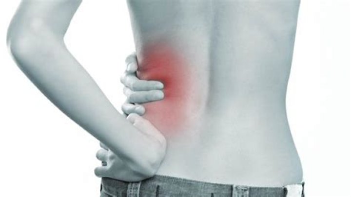 Where is kidney pain felt in the back?
