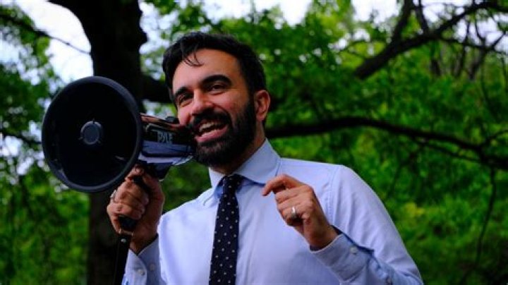 Where was moeed born?