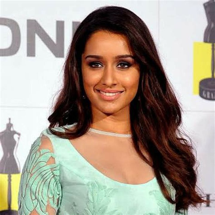 Which Indian actress looks best in bikini?
