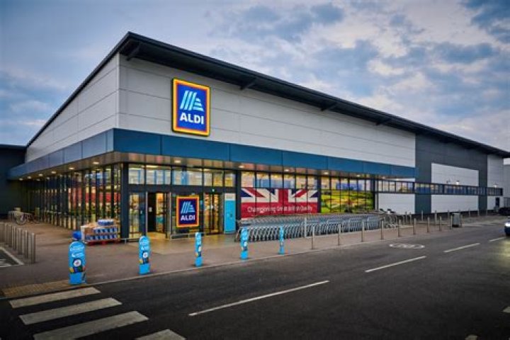 Which network does Aldi Talk use?