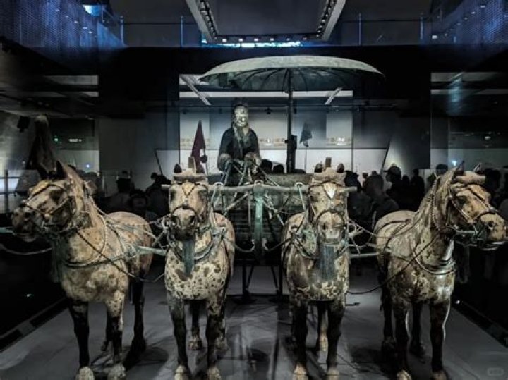 Who invented the bronze chariot?