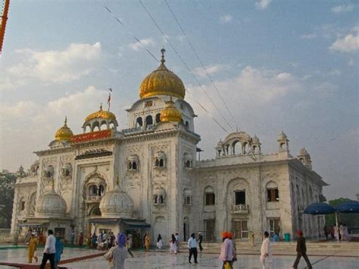Why Sis Ganj Gurudwara is famous?
